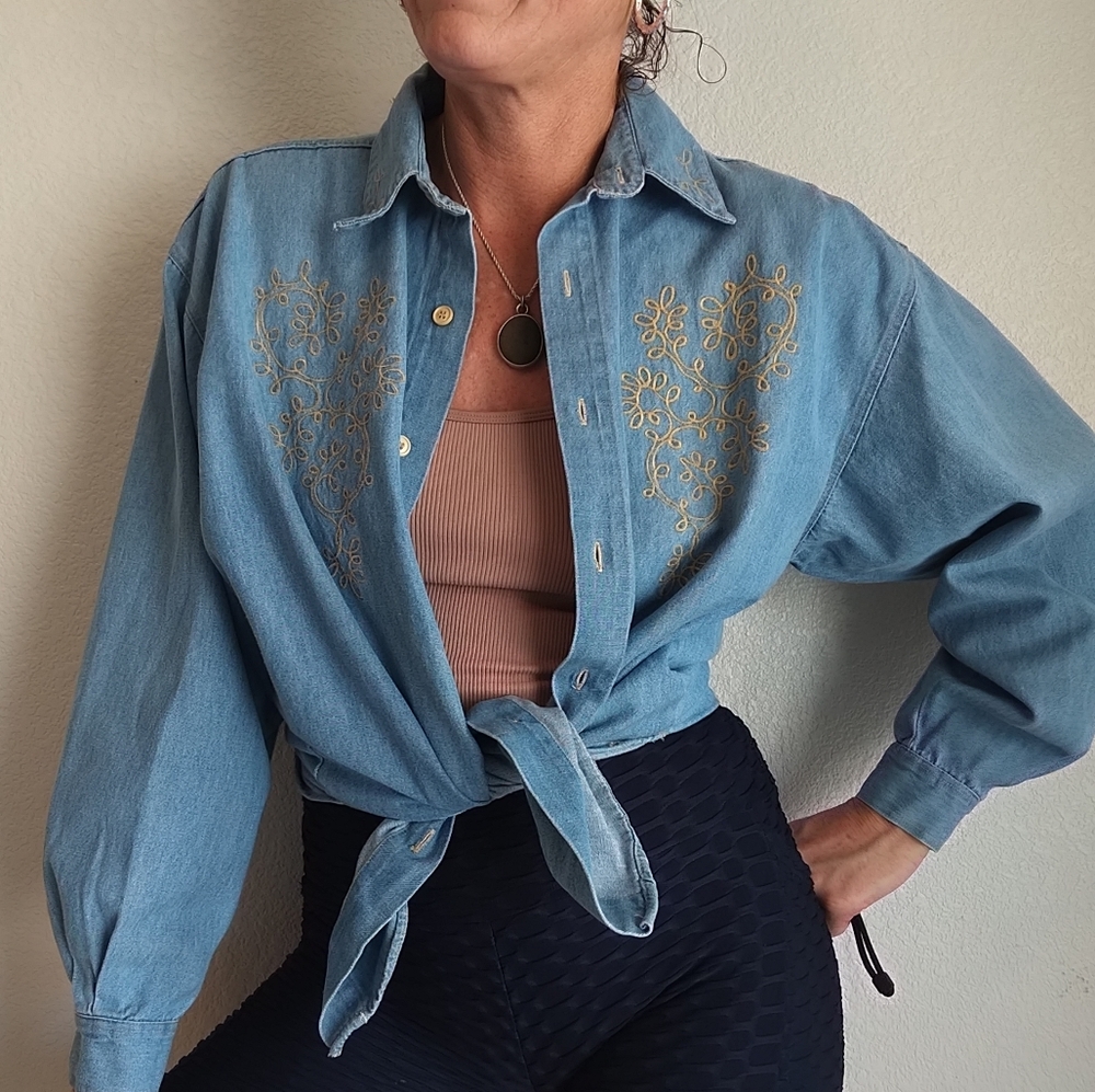 👕VTG 80s denim embroidered button down shirt - Picture 2 of 5